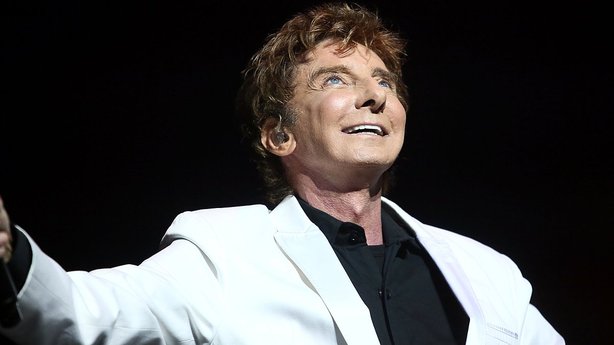 Barry Manilow compartilha temores sobre sua voz após cirurgia de câncer de pulmão: ‘Não sei se vai voltar’ – Just Jared – Notícias e fofocas de celebridades