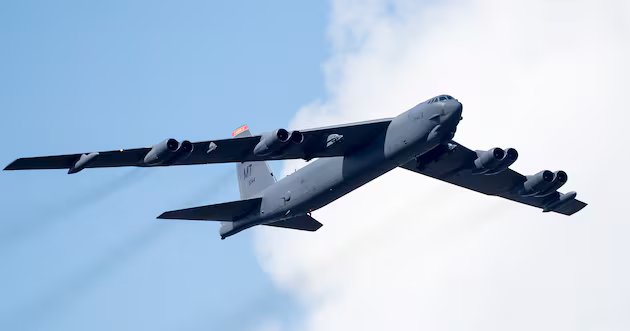 Bombardeiro B-52 cai na Base Aérea de Edwards – Deseret News