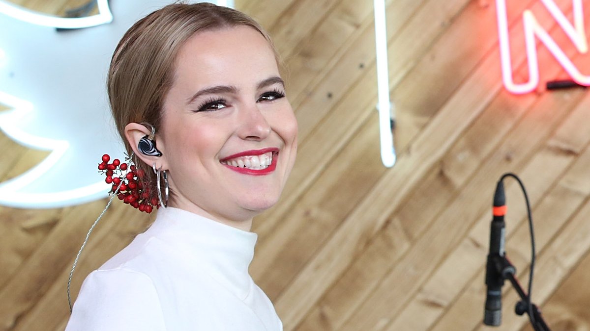 Bridgit Mendler diz que o EP surpresa não era ela: ‘Quando for, confie em mim, você saberá’ – Just Jared – Celebrity News & Gossip