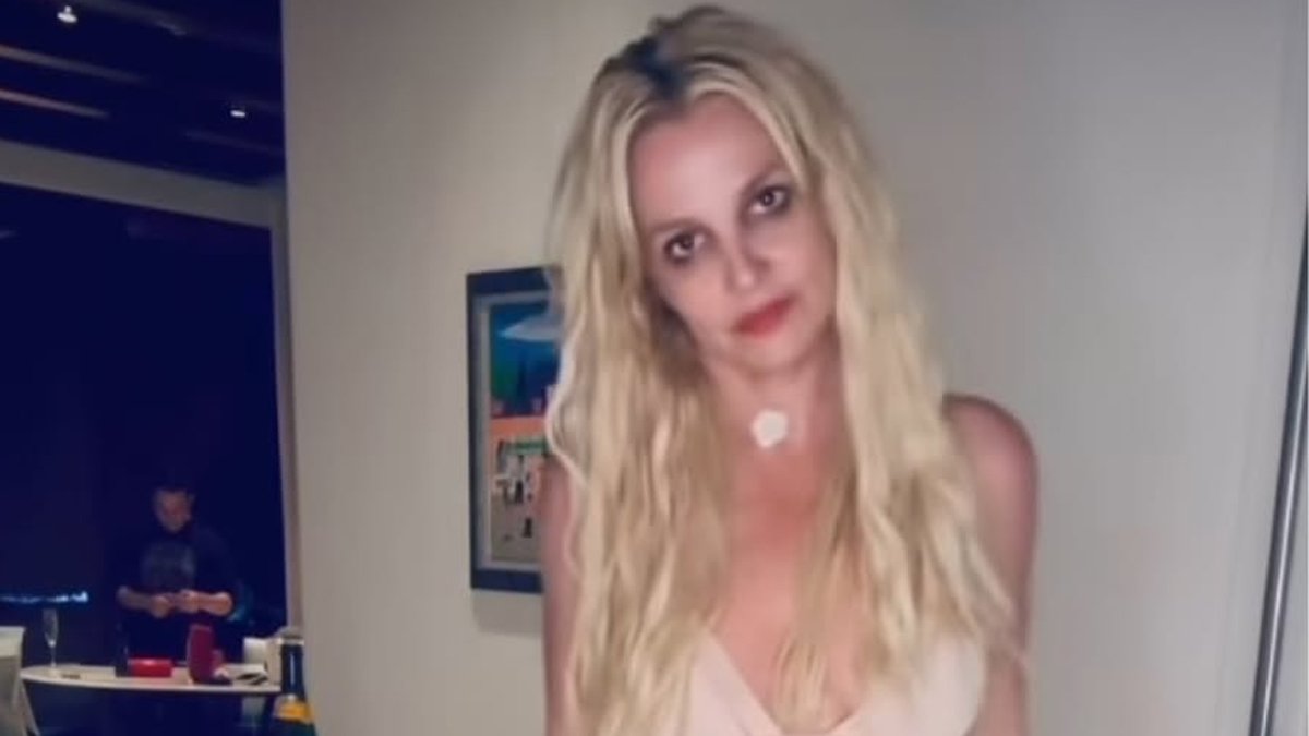 Britney Spears diz que começou a se rebelar no Instagram depois que alguém roubou metade de seu guarda-roupa – Just Jared – Celebrity News & Gossip
