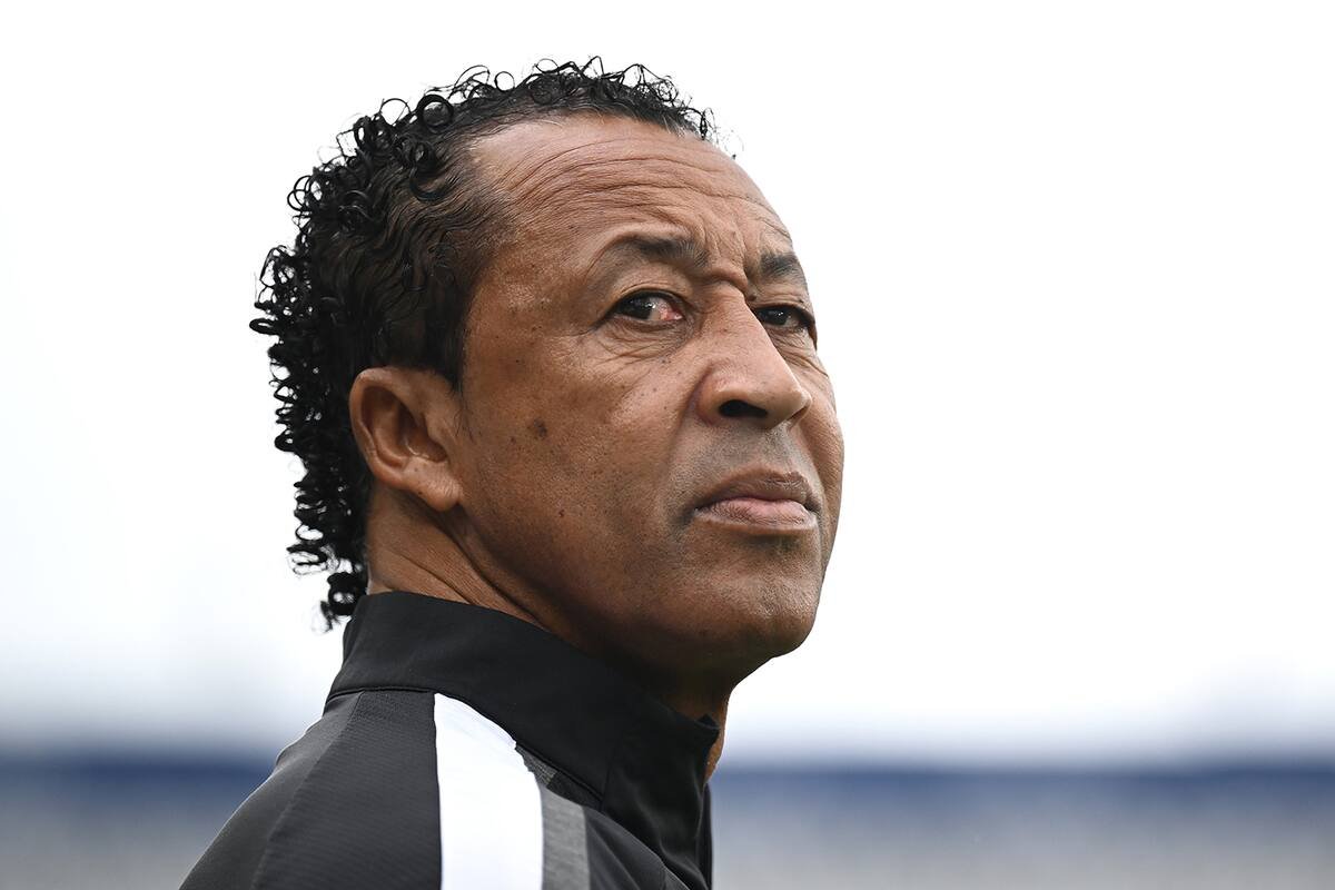 Bubista, treinador de Cabo Verde. desde entrar sorrateiramente para assistir à copa do mundo até liderar a primeira do seu país