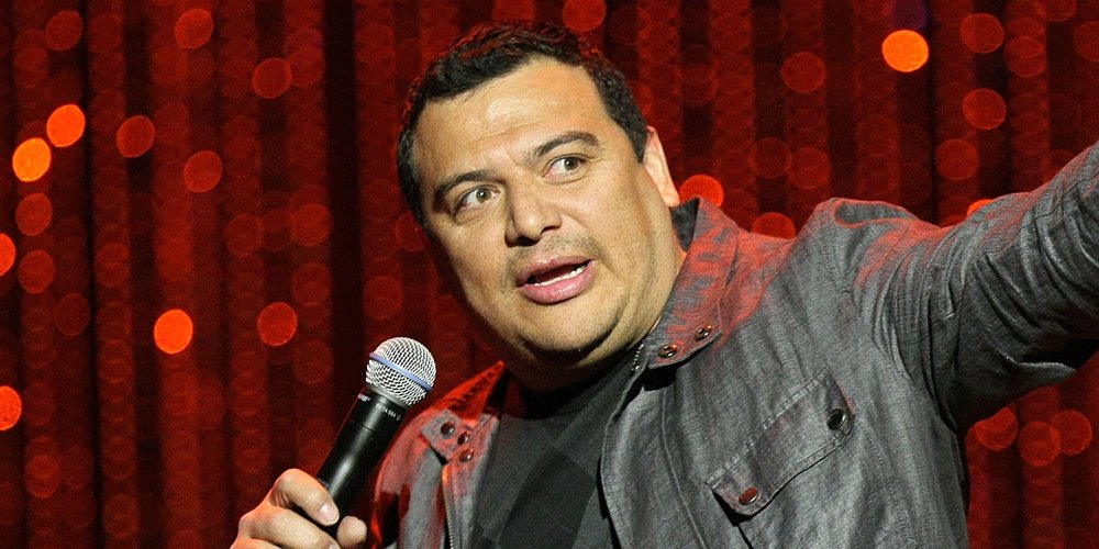 Carlos Mencia é preso e acusado de 12 crimes de evasão fiscal estadual – Just Jared – Celebrity News & Gossip