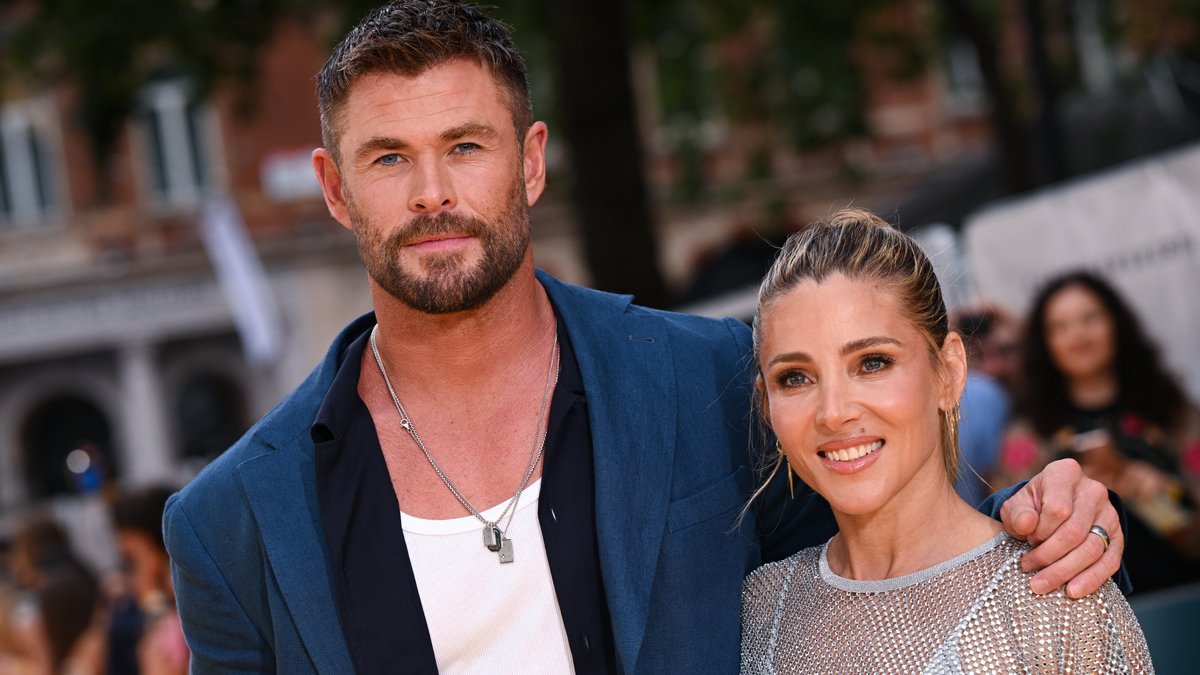 Chris Hemsworth relembra a embaraçosa confusão de passaportes que fez com que sua família fosse negada o embarque – Just Jared – Notícias e fofocas de celebridades