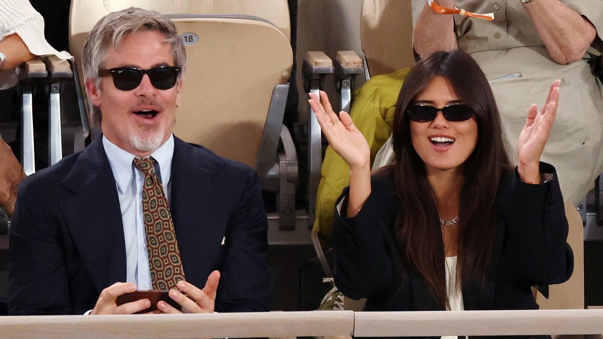 Chris Pine passa mais um dia no Aberto da França de 2026 com a namorada Keana Sky Wenger – Just Jared – Celebrity News & Gossip