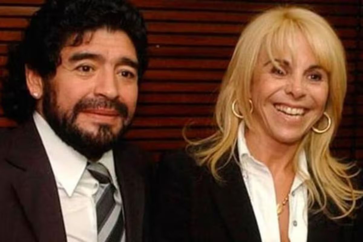 Claudia Villafane mostrou a camisa com a qual Diego Maradona conquistou o 86º Mundial e surpreendeu com um detalhe.