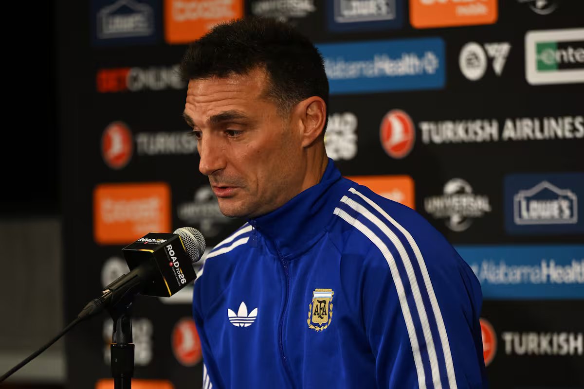 Copa do Mundo 2026: Lionel Scalloni aguarda confirmação da substituição de Balerdi e fala sobre caso Paredes