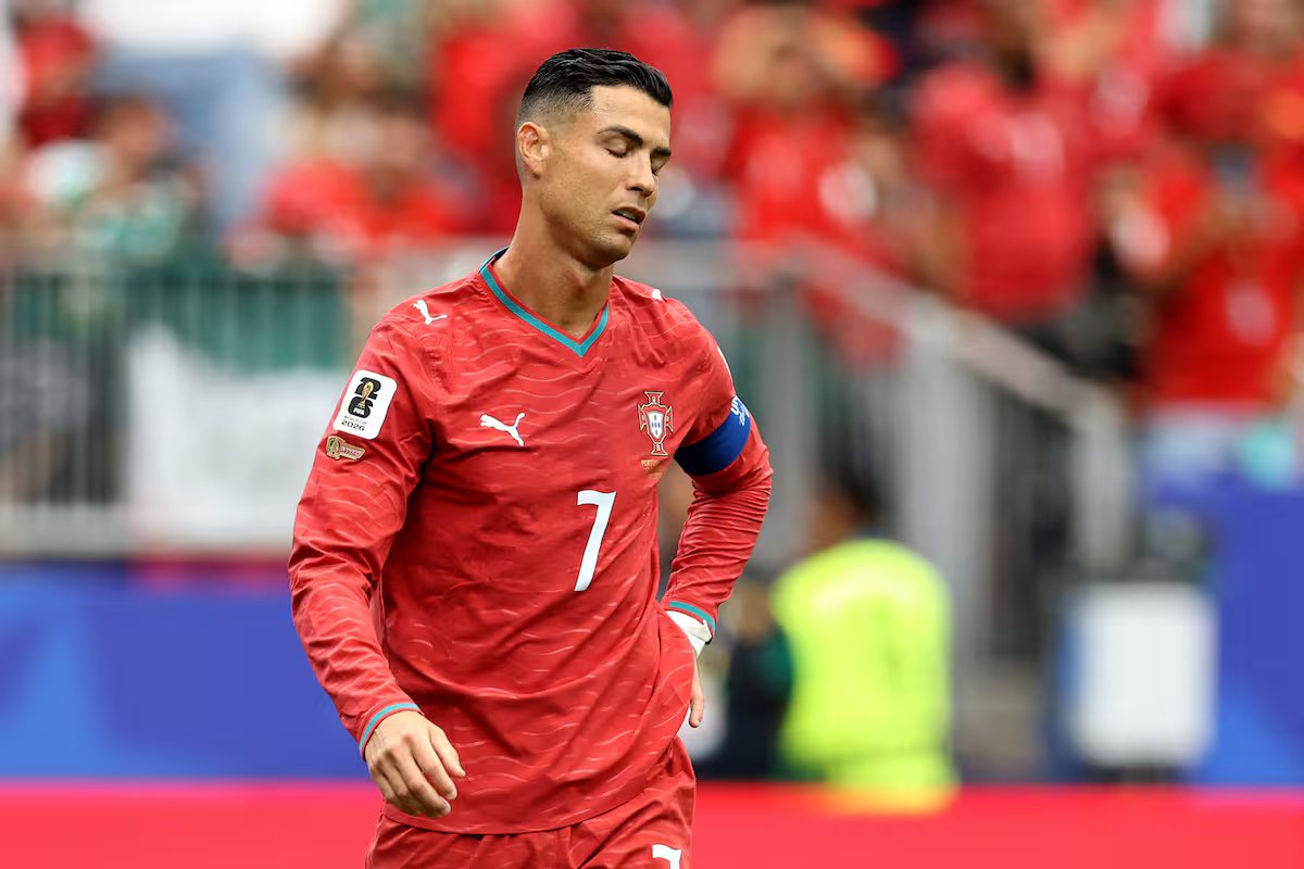 Cristiano Ronaldo, entre a eterna gratidão dos torcedores e a disputa sobre a realidade cheia de dúvidas.