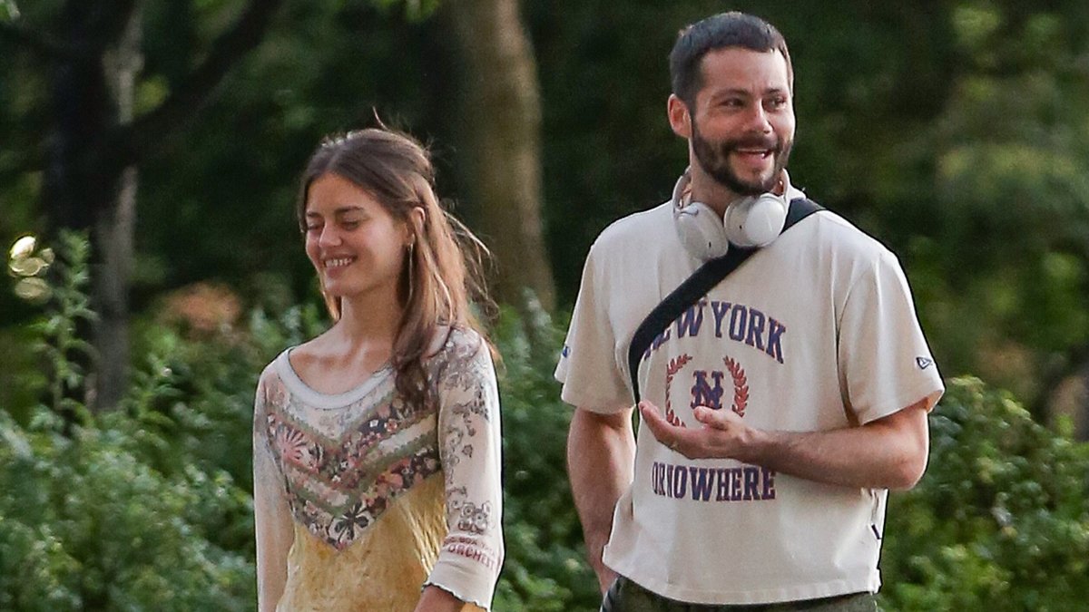 Dylan O’Brien e sua namorada Rachael Lange passeiam em Nova York com seu cachorro – Just Jared – Celebrity News & Gossip