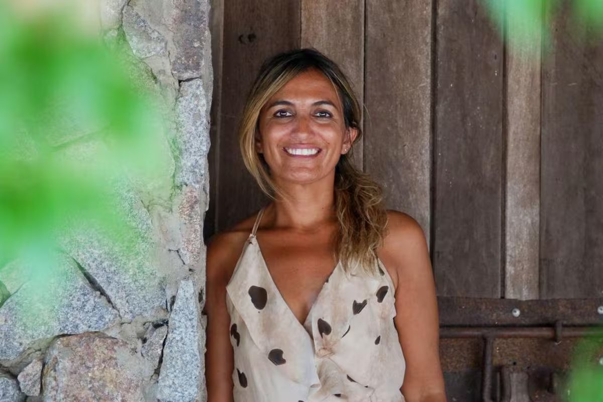 Ela é argentina, estudou em escola rural, trabalhou com um empresário de sucesso e agora tem seu próprio projeto