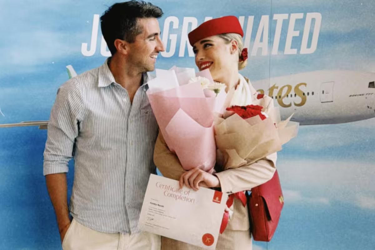 Ele conheceu a namorada em um avião e agora tem uma surpresa no ar para o segundo aniversário deles