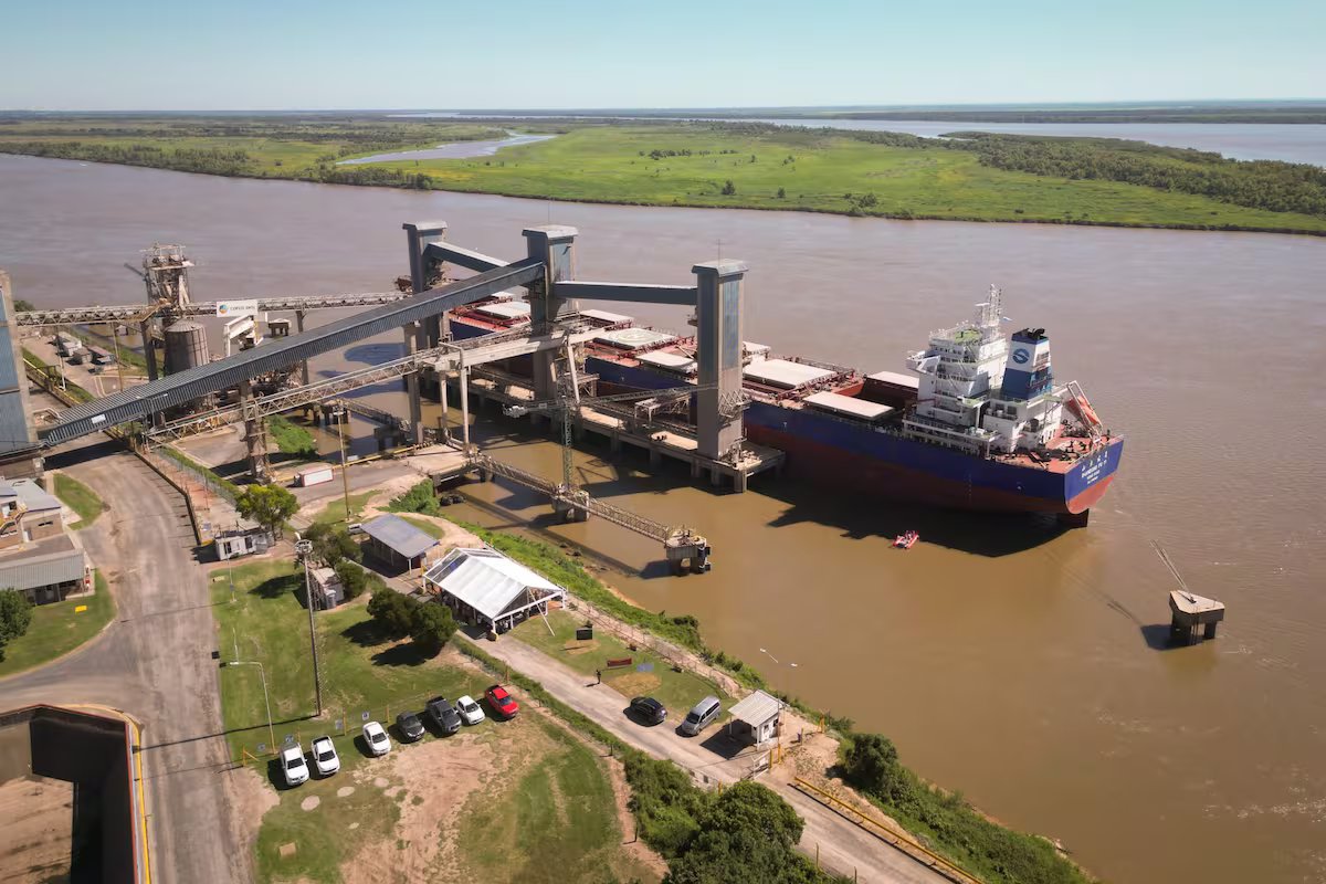 Em maio, as receitas em dólares provenientes da exportação de produtos agrícolas aumentaram 7%. o valor acumulado no ano atingiu 10.343 milhões de dólares norte-americanos, diminuindo 12%.