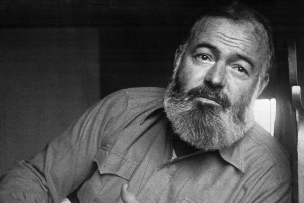 Ernest Hemingway. “O mundo quebra a todos nós, e muitos são fortes em lugares destruídos.”