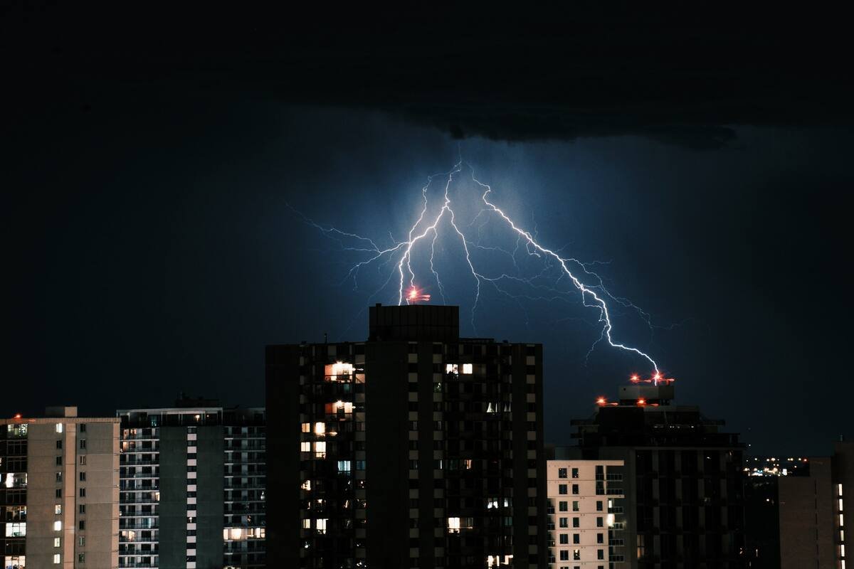 Está se desenvolvendo uma frente de baixa pressão que trará 72 horas de alta umidade, chuva e forte queda de temperatura. as áreas mais afetadas.