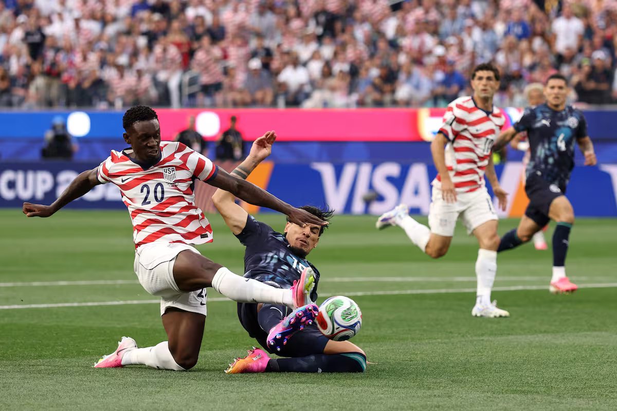 Estados Unidos x Paraguai. Gol de Damian Bobadilla e dois gols de Folarin Balogun