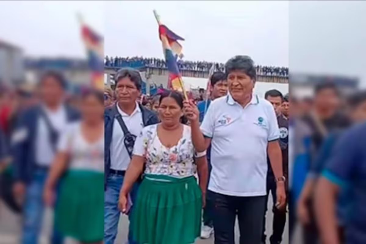 Evo Morales liderou marcha exigindo a renúncia de Rodrigo Paz