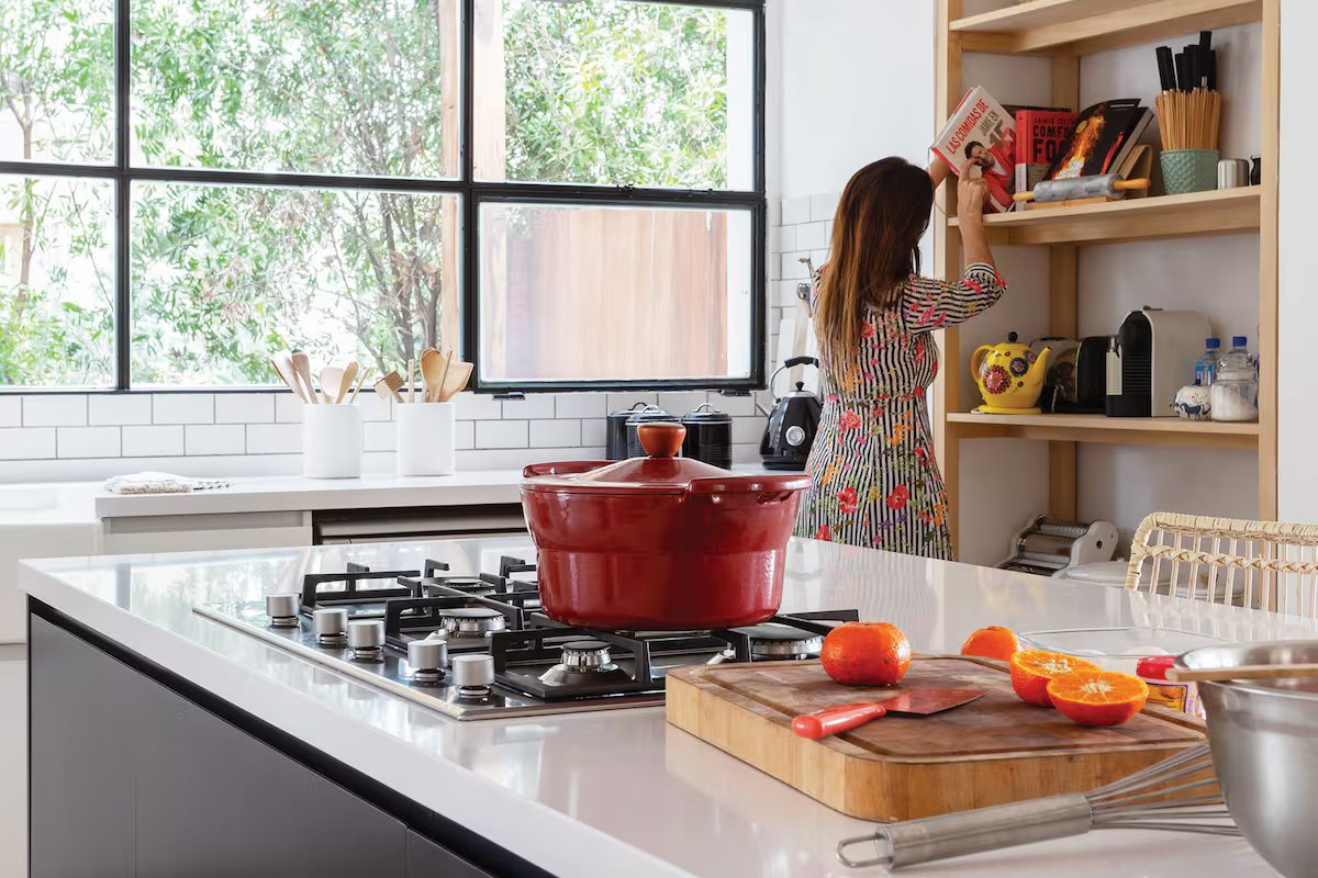 Fogão a gás versus indução. qual modelo permite cozinhar e economizar ao mesmo tempo?