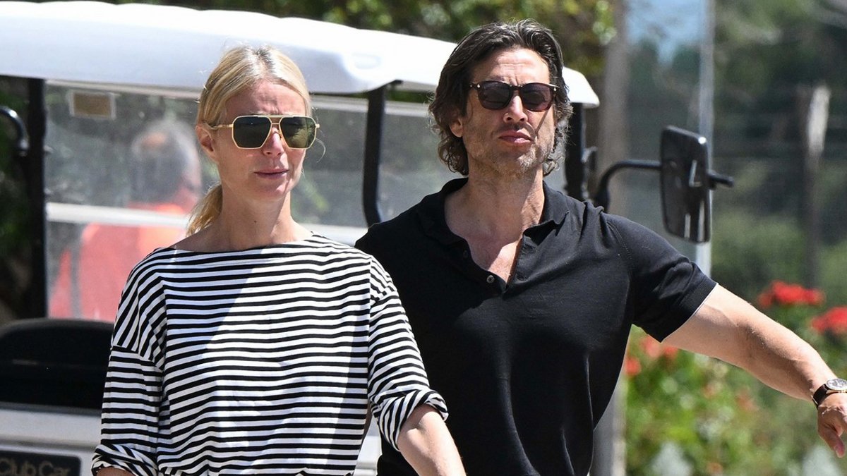 Gwyneth Paltrow e Brad Falchuk voam para fora da Sardenha após férias na Itália – Just Jared – Notícias e fofocas de celebridades
