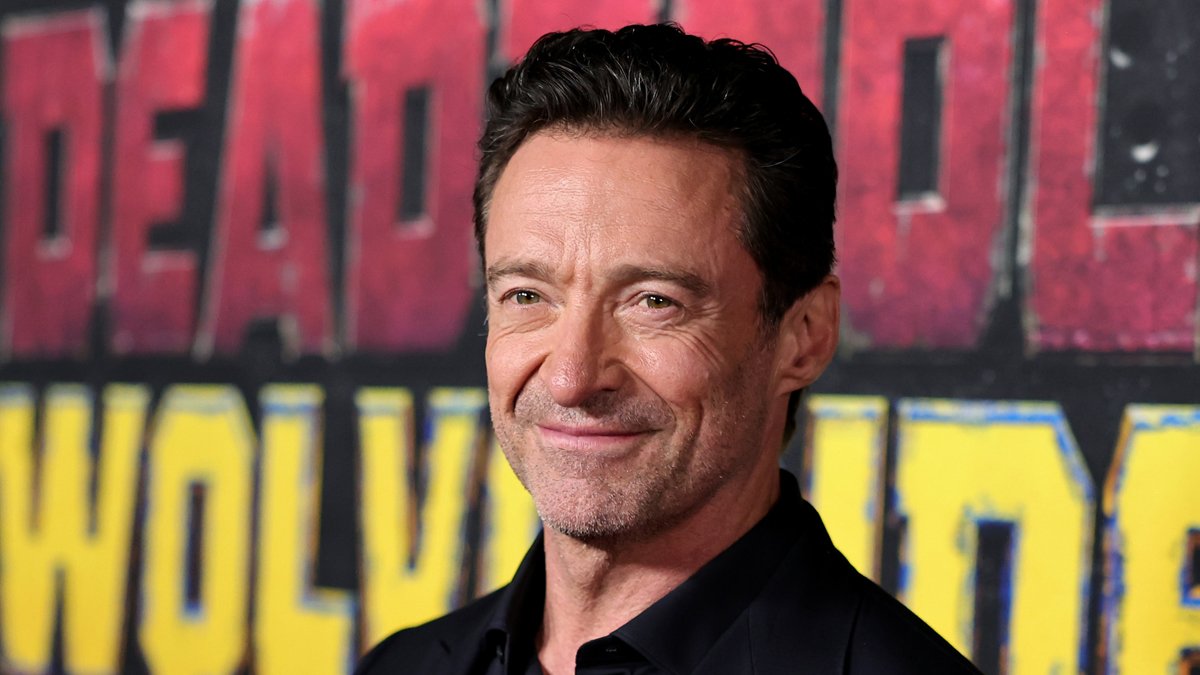 Hugh Jackman interpretará Long John Silver na adaptação de ‘Ilha do Tesouro’ de Ridley Scott – Just Jared – Celebrity News & Gossip