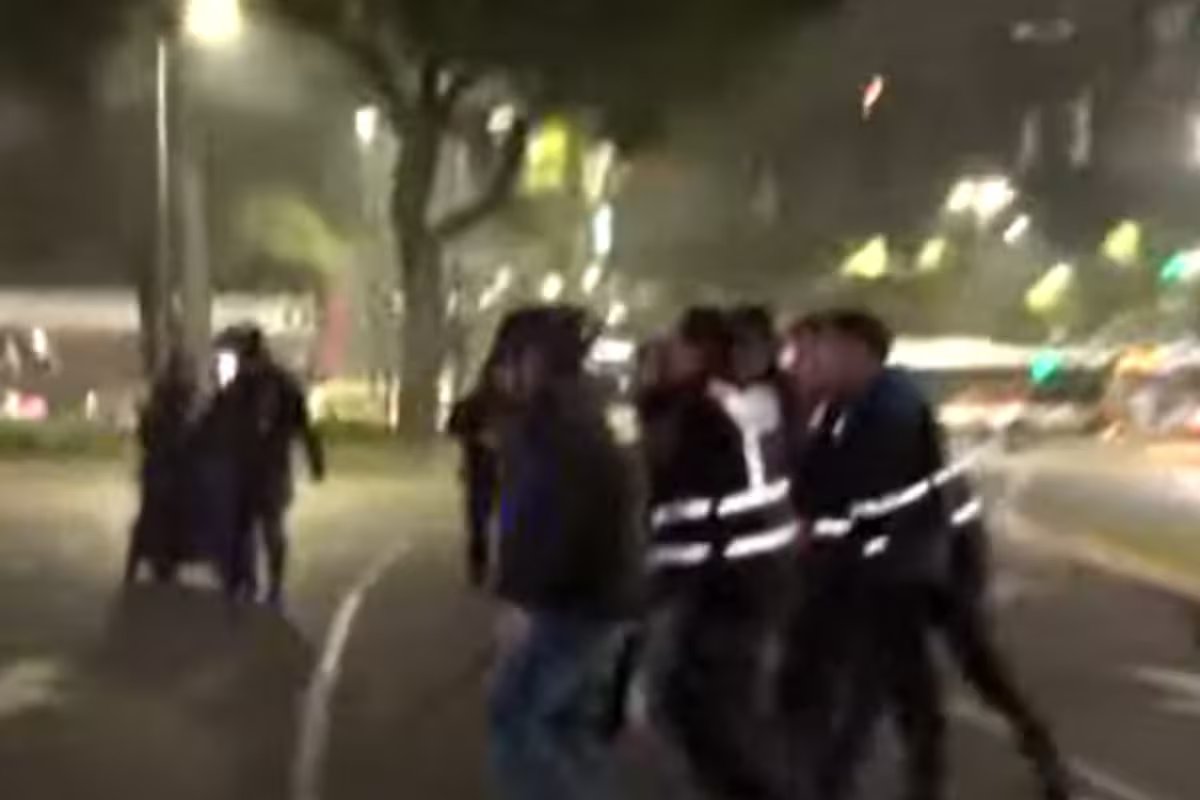 Incidentes no Obelisco durante a despedida de Indio Solari. a polícia deslocou os manifestantes