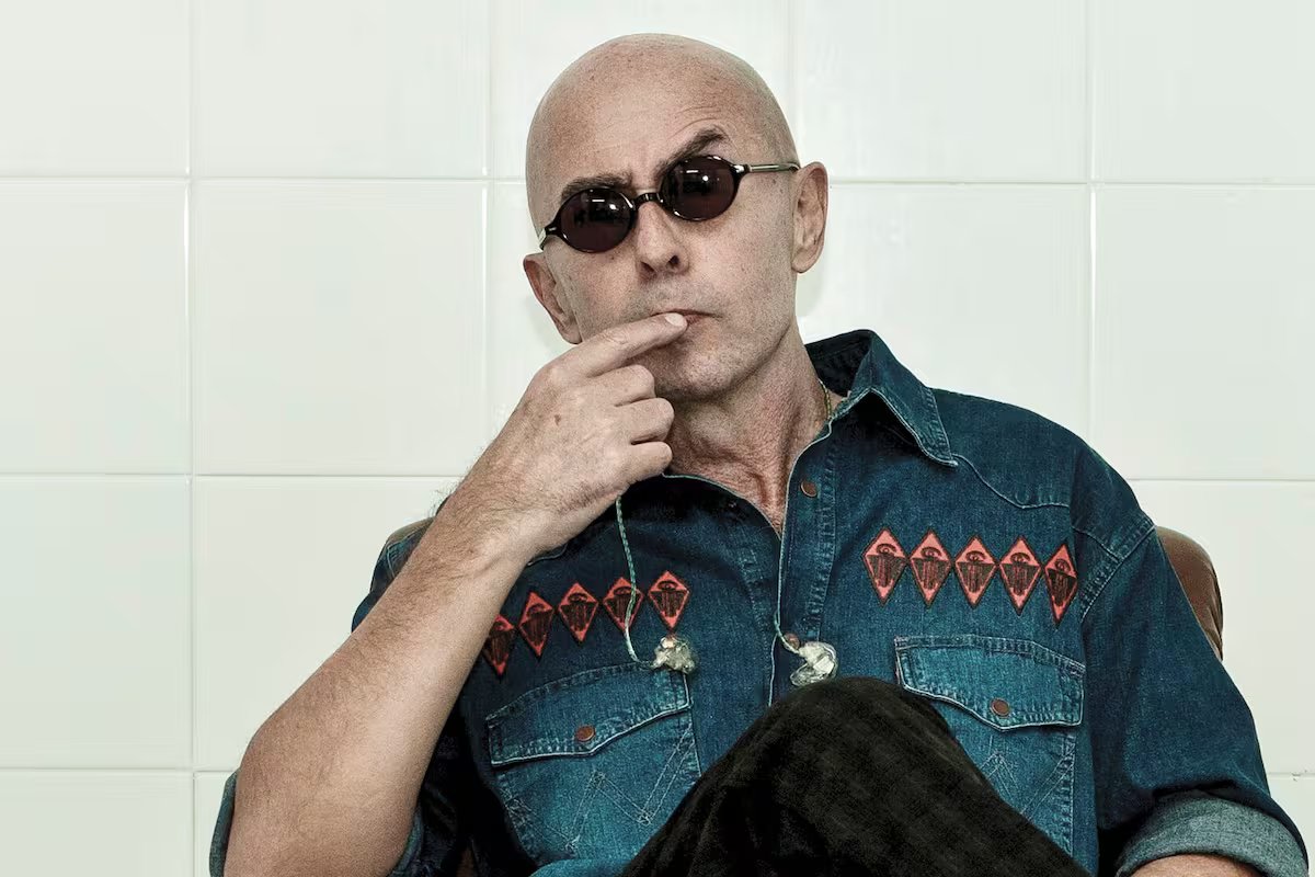 Indio Solari, cantor de Los Redonditos de Ricota. “A violência mente”.