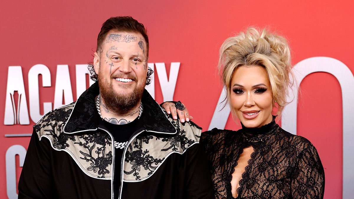 Jelly Roll quebra o silêncio sobre o divórcio enquanto está no palco enquanto Bunnie XO explica o que levou à separação – Just Jared – Notícias e fofocas de celebridades