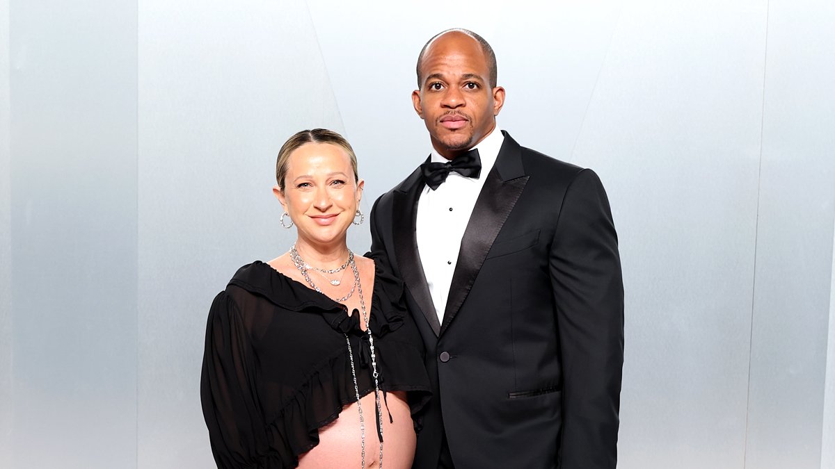 Jennifer Meyer dá à luz e dá as boas-vindas à menina do noivo Geoffrey Ogunlesi. – Just Jared – Notícias e fofocas sobre celebridades