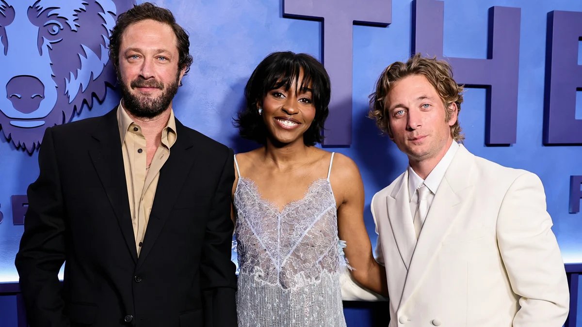 Jeremy Allen White se junta a Ebon Moss-Bachrach e Ayo Edebiri no evento final da temporada de ‘The Bear’ em Nova York – Just Jared – Celebrity News & Gossip