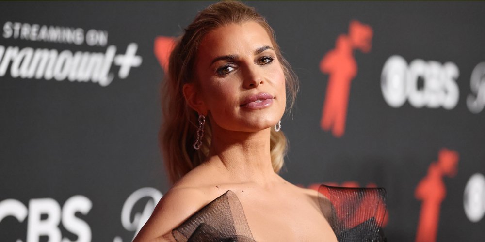 Jessica Simpson aborda problema com bebida enquanto canta nova música em show recente – Just Jared – Celebrity News & Gossip
