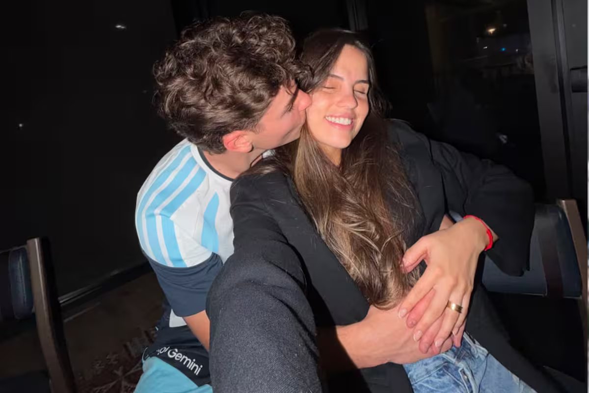 Julián Alvarez compartilhou uma foto sua e de sua namorada em Kalchin quando eram adolescentes e deixou todos sem palavras.