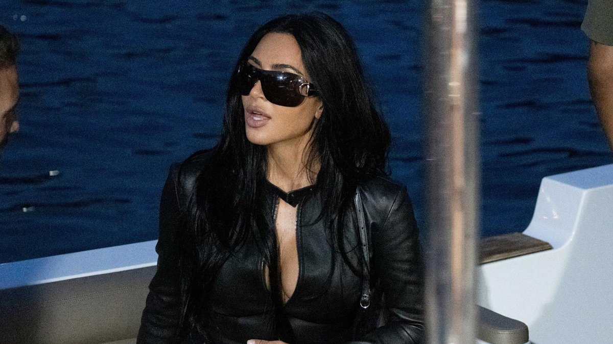 Kim Kardashian arrasa com visual totalmente de couro ao chegar em Mônaco para apoiar o namorado Lewis Hamilton no Grand Prix – Just Jared – Celebrity News & Gossip