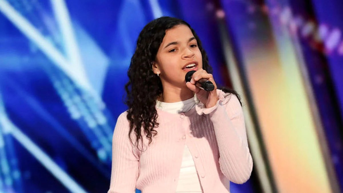 Lai Noelle, de 14 anos, ganha o primeiro sino de ouro em ‘America’s Got Talent’ 2026 – Veja-a cantar ‘Die on This Hill’! – Just Jared – Notícias e fofocas sobre celebridades
