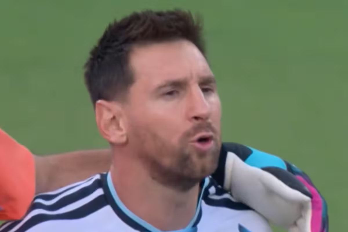 Lionel Messi e os jogadores da seleção argentina se emocionaram ao cantar o hino nacional. a reação deles.