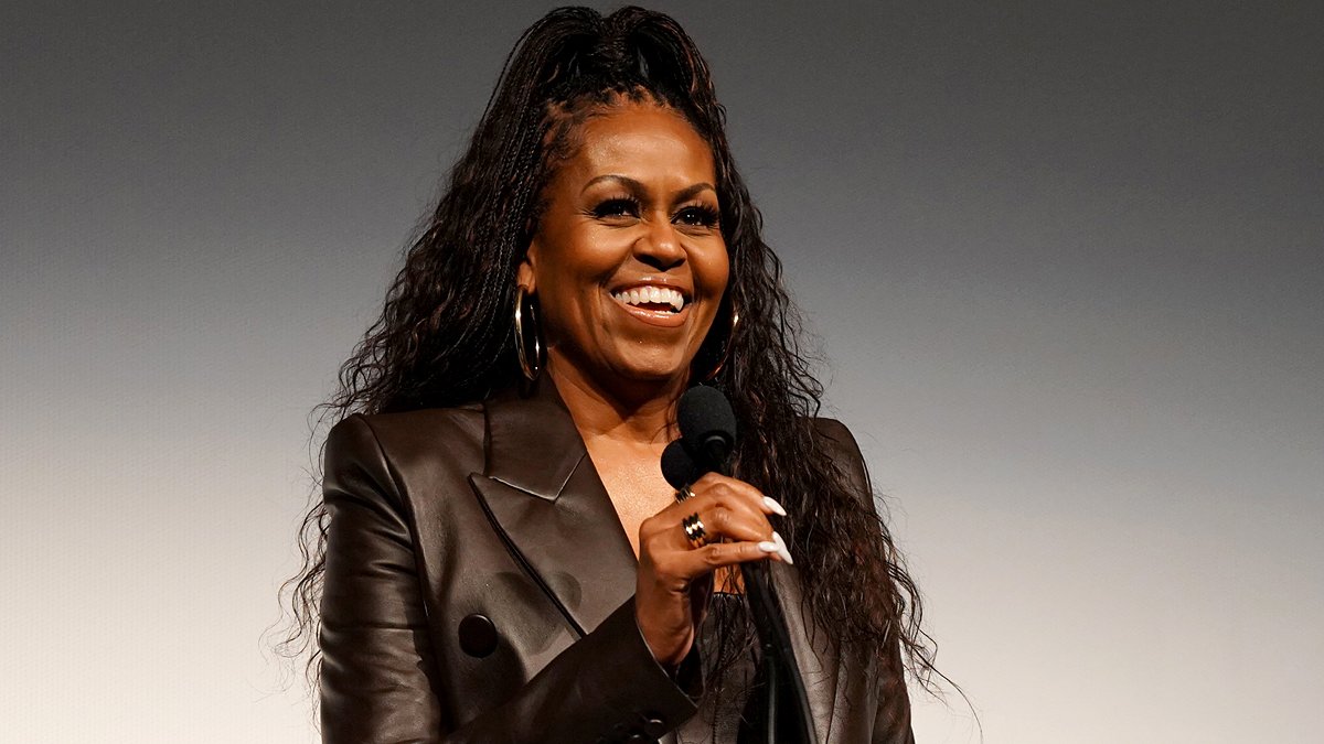 Michelle Obama revela por que Dave Chappelle se destaca entre os convidados do podcast e diz que ele é ‘uma das pessoas mais inteligentes do planeta’ – Just Jared – Celebrity News & Gossip
