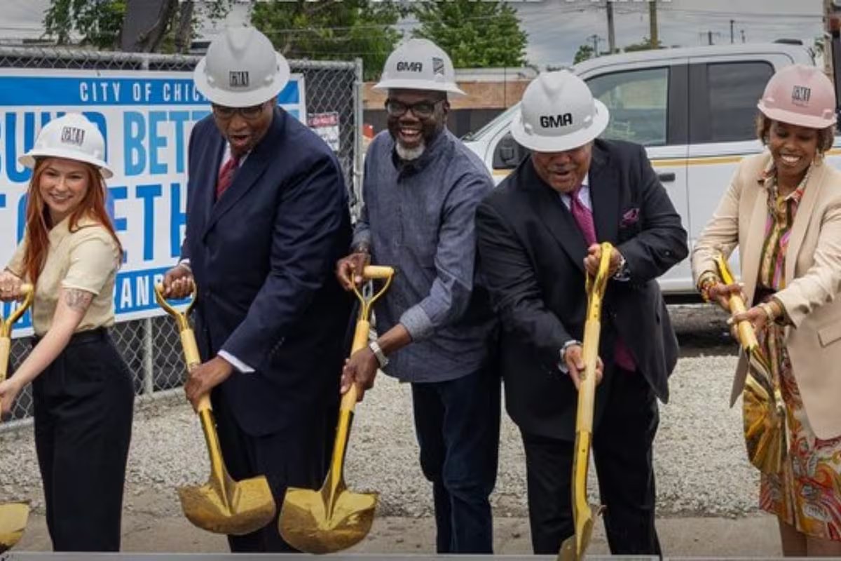 Moradia acessível em Chicago. o terreno baldio, que será transformado em complexo com 44 novos apartamentos