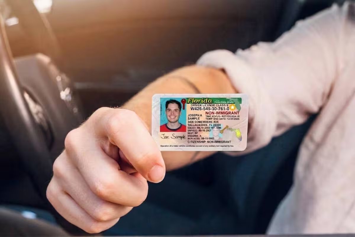 Não-imigrantes com documento USCIS. Limite de licenças em Orlando e Miami para junho de 2026
