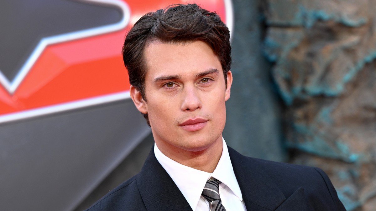 Nicholas Galitizine revela que está sóbrio ‘desde COVID’ – Just Jared – Celebrity News & Gossip