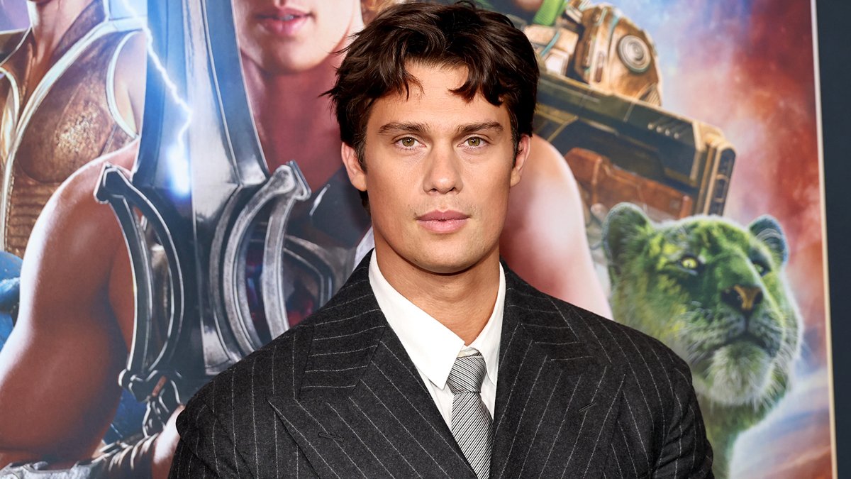 Nicholas Galitzine compartilha dicas de ‘Mestres do Universo’ de Hugh Jackman e aborda o selo de ‘galã’ – Just Jared – Notícias e fofocas de celebridades
