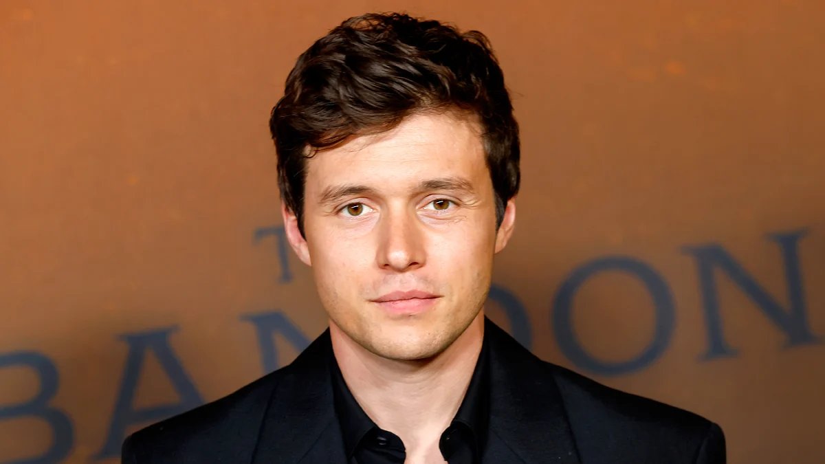 Nick Robinson é solteiro ou casado? Confira as mensagens de voz da namorada de longa data do ator, Isabelle! – Just Jared – Notícias e fofocas sobre celebridades