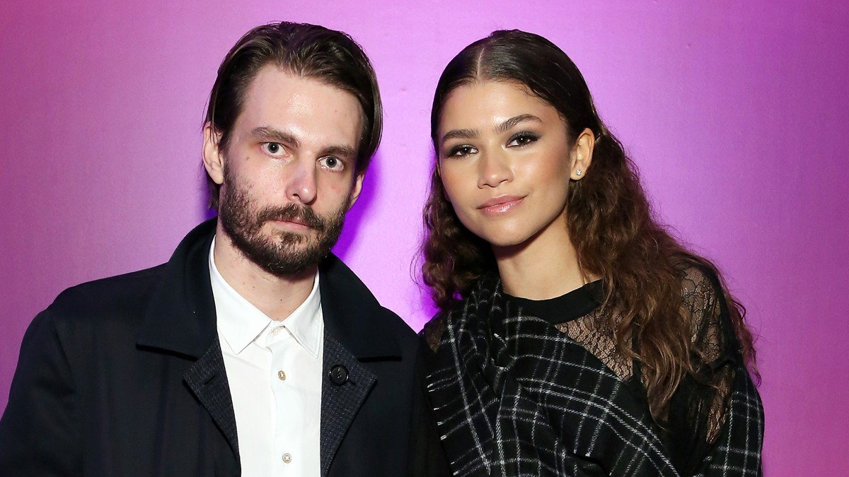 O criador de ‘Euphoria’, Sam Levinson, revela a reação de Zendaya ao destino de Rue na 3ª temporada – Just Jared – Celebrity News & Gossip
