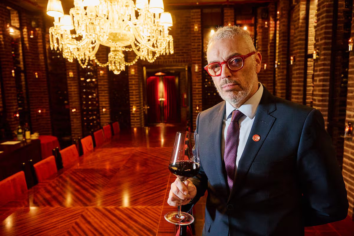 O melhor sommelier da América Latina. “O mais importante para mim quando visito restaurantes é ver vinhos nas mesas”