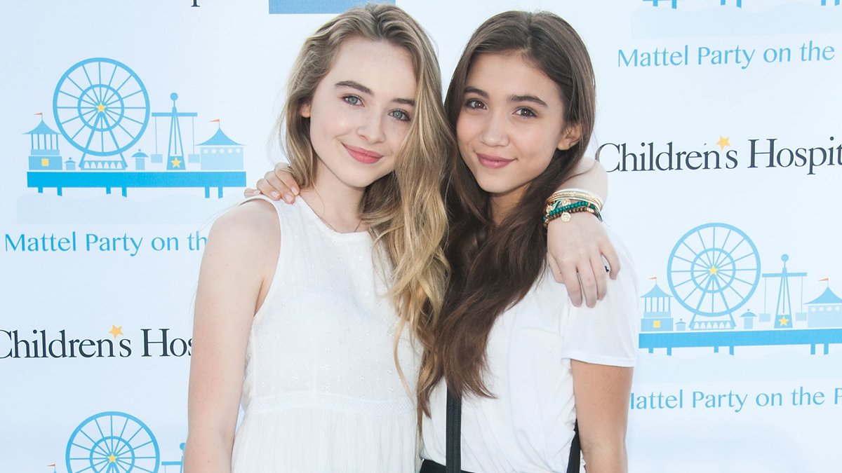O produtor de ‘Girl Meets World’ diz que o criador foi ‘horrível’ com Sabrina Carpenter e Rowan Blanchard na leitura da mesa, fez os dois chorarem – Just Jared – Celebrity News & Gossip