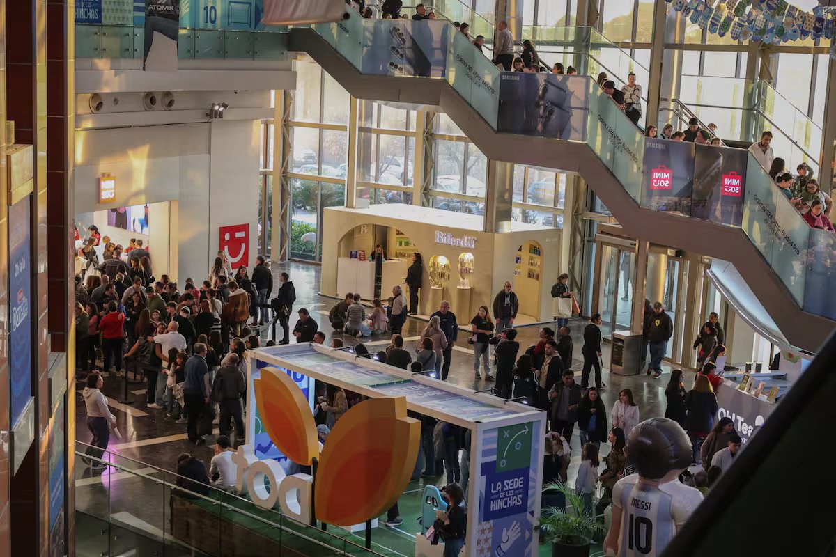 O que está por trás do frenesi da Miniso, uma loja chinesa que traz produtos estrangeiros para a comunidade local?