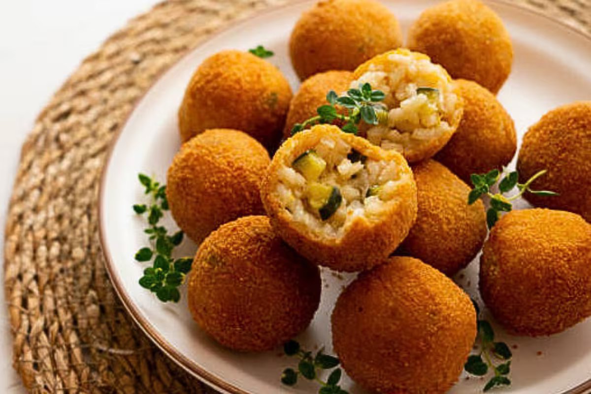 O que são e como são feitos os arancini, um clássico italiano que todo mundo adora?