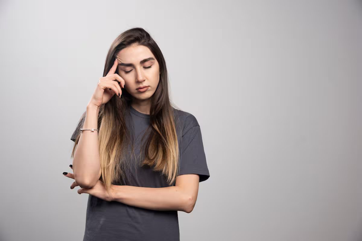 Por que esquecemos os nomes das pessoas durante uma conversa, segundo a psicologia?