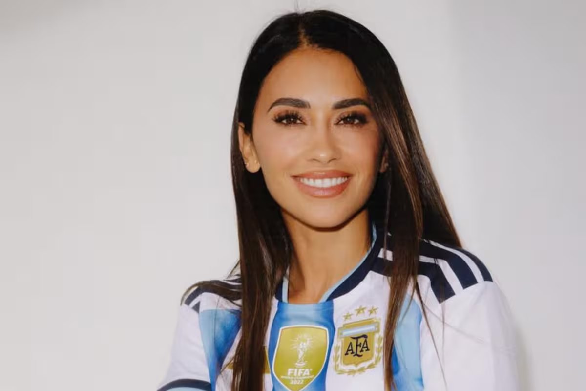 Postagem de Antonella Roccuzzo após vitória na estreia na Copa do Mundo e reação terna de Leo Messi.