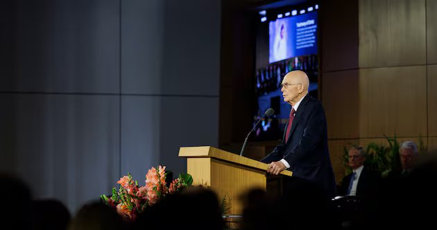 Presidente Oaks ensina três características da “Única Igreja Viva e Verdadeira” – Deseret News