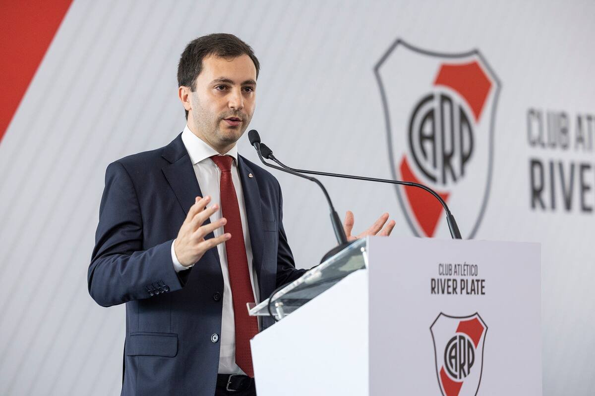 “Rio” está limpando. “Vão sair 15 jogadores, já decidimos”, disse Stefano Di Carlo.