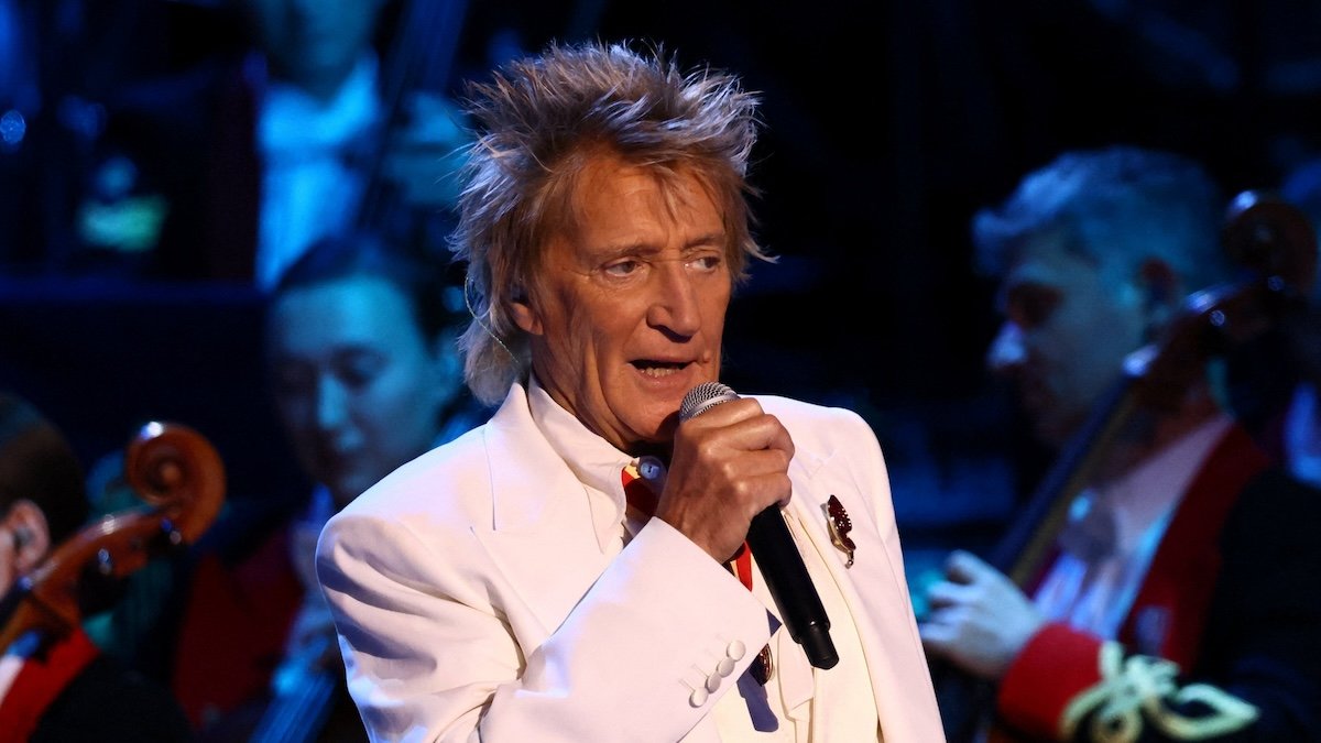 Rod Stewart, 81, pausa show para usar tanque de oxigênio e quase desmaia – Just Jared – Celebrity News & Gossip
