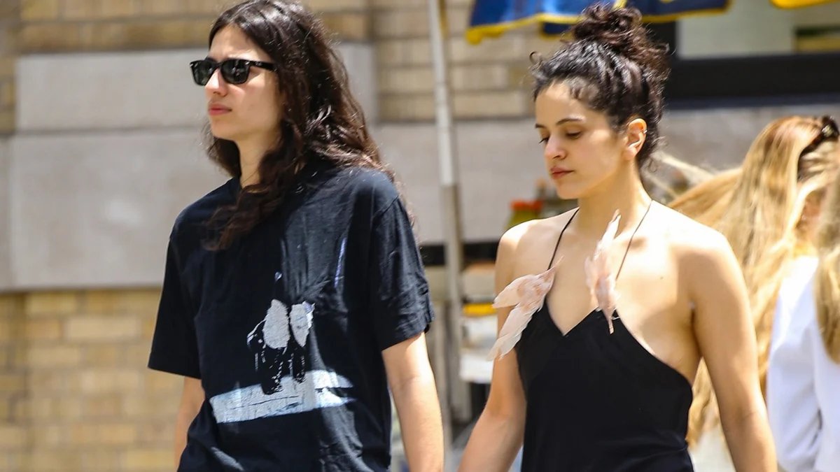 Rosalia e Loli Bahia dão as mãos durante passeio ensolarado em Nova York – Just Jared – Celebrity News & Gossip