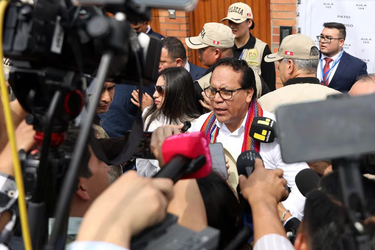 Sánchez sugeriu a Keiko Fujimori que revisse “todas as votações” do segundo turno do Peru.